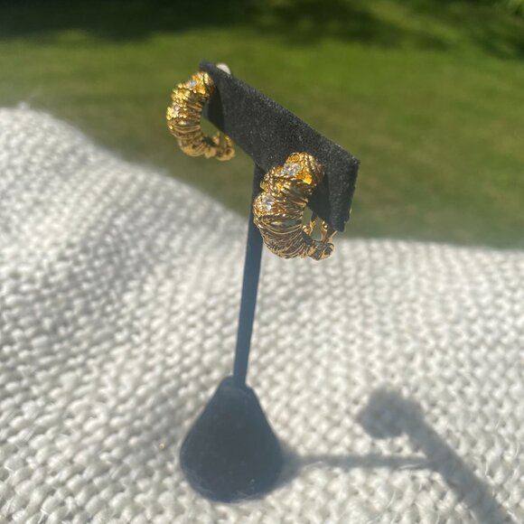 Joan Rivers VTG Gold Tone Clip On Rhinestone Ear Hug Hoop Earrings glam mobwife - Picture 3 of 9